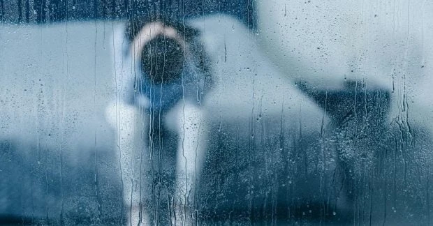 Депресія не завжди починається зі смутку: психіатр назвала 9 тривожних ознак